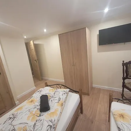 Goscinne Basniowy Dom - Gory Stolowe *