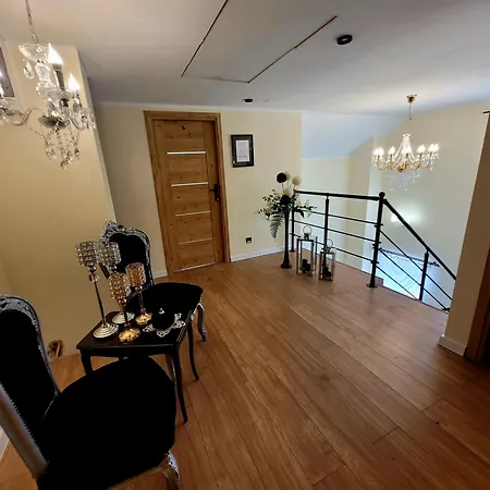 Goscinne Basniowy Dom - Gory Stolowe *