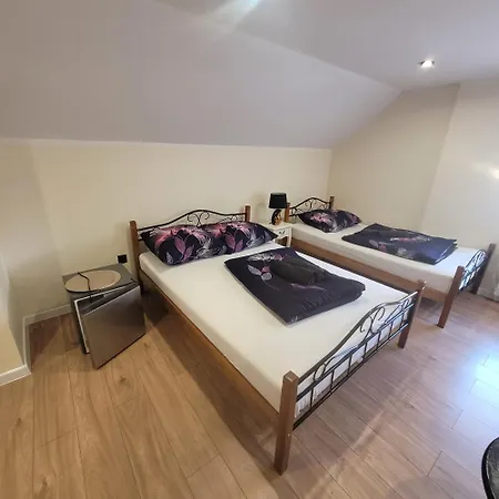 Goscinne Basniowy Dom - Gory Stolowe *