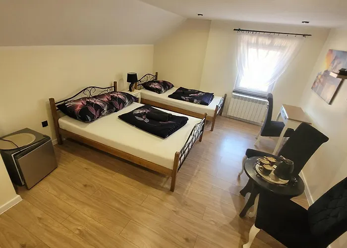 Goscinne Basniowy Dom - Gory Stolowe 라트코프